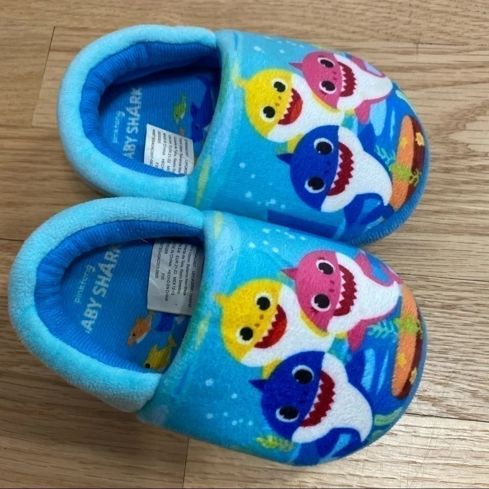 Baby Shark Slippers Sz 5/6 Baby Blue Boy Kids